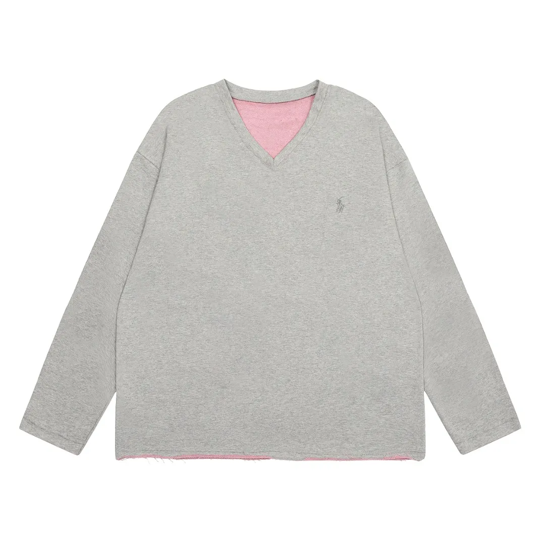 🅿️210 "Top Quality" Style No.: T5011# [Ralph Lauren dual-color pony embroidered logo couple V-neck sweatshirt] ✅Ralph Lauren classic two-color stitching contrasting V-neck terry sweatshirt ✅The version is restored to the original version. The maximum size can be worn up to 170 pounds. Loose, comfortable and stress-free. ✅The upper body is simple and easy to wear. ootd must-have style. Good-looking clothes are never too picky. A must-have in a couple’s wardrobe Size: S-L Color: Mi Xing Navy Gray